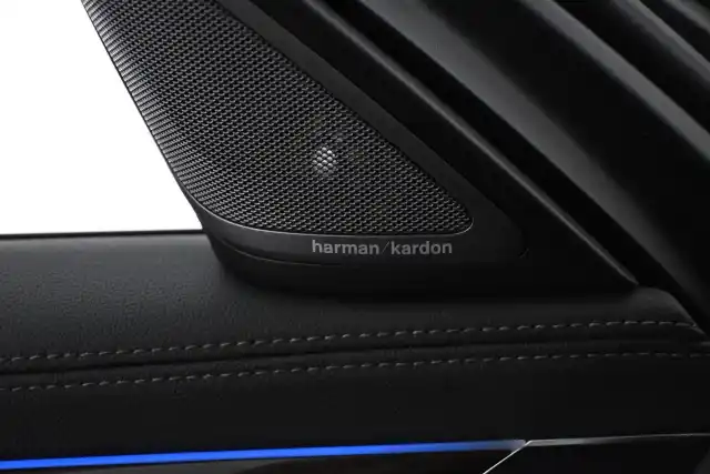 Harmaa Sedan, BMW 730 – IOU-700