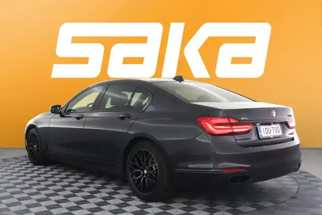 Harmaa Sedan, BMW 730 – IOU-700