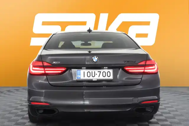 Harmaa Sedan, BMW 730 – IOU-700