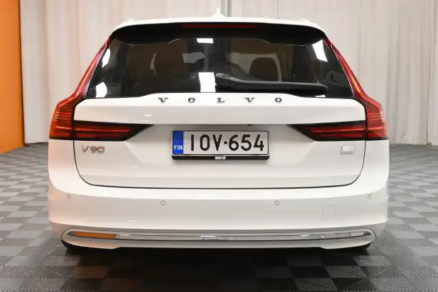 Valkoinen Farmari, Volvo V90 – IOV-654