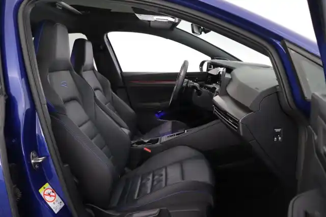 Sininen Viistoperä, Volkswagen Golf – IOV-811