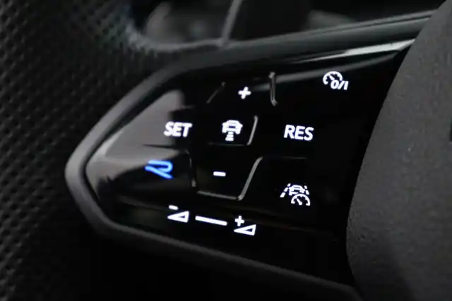 Sininen Viistoperä, Volkswagen Golf – IOV-811