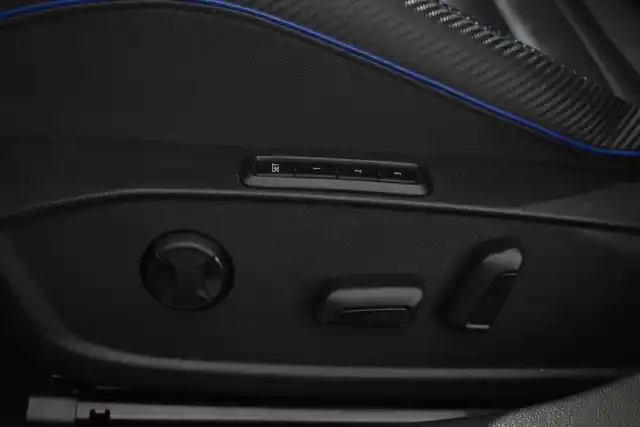 Sininen Viistoperä, Volkswagen Golf – IOV-811