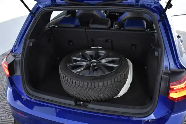 Sininen Viistoperä, Volkswagen Golf – IOV-811