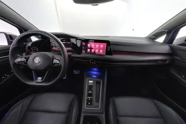 Sininen Viistoperä, Volkswagen Golf – IOV-811