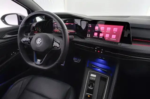 Sininen Viistoperä, Volkswagen Golf – IOV-811