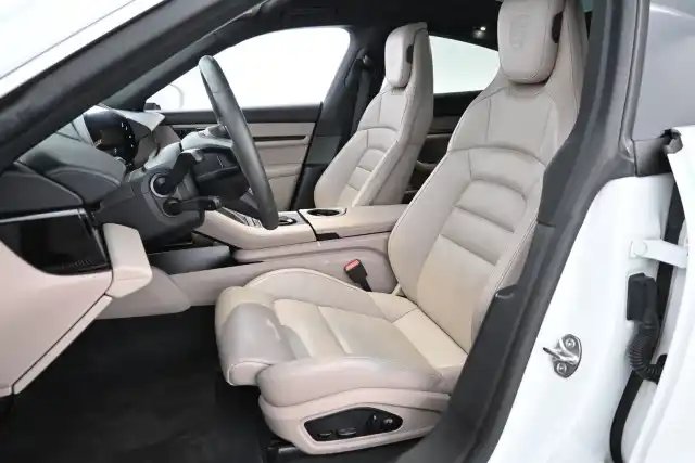 Valkoinen Sedan, Porsche Taycan – IOV-875