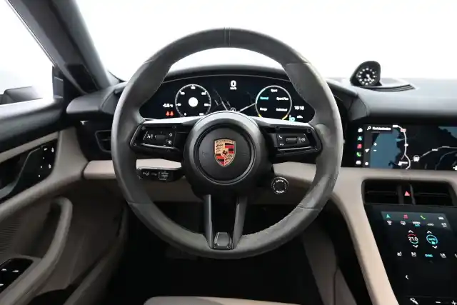 Valkoinen Sedan, Porsche Taycan – IOV-875