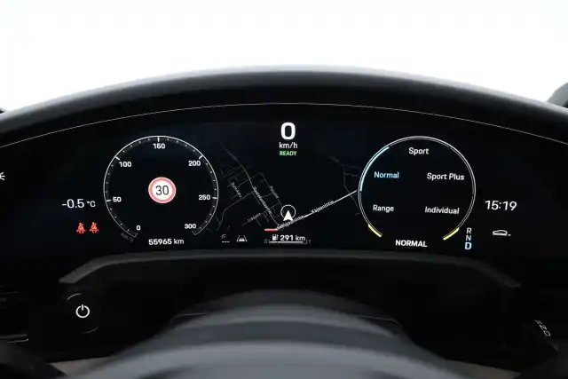 Valkoinen Sedan, Porsche Taycan – IOV-875