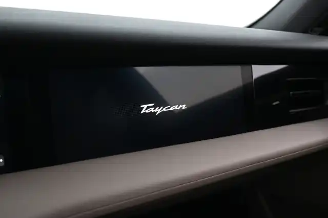 Valkoinen Sedan, Porsche Taycan – IOV-875