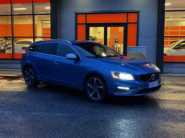 Sininen Farmari, Volvo V60 – IOX-713