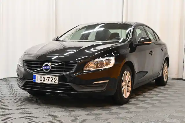 Musta Sedan, Volvo S60 – IOX-722