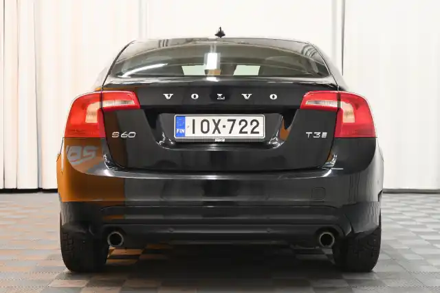 Musta Sedan, Volvo S60 – IOX-722