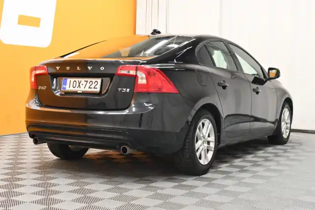 Musta Sedan, Volvo S60 – IOX-722