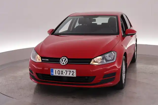 Punainen Viistoperä, Volkswagen Golf – IOX-772