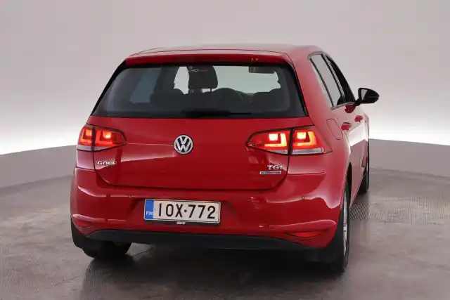 Punainen Viistoperä, Volkswagen Golf – IOX-772