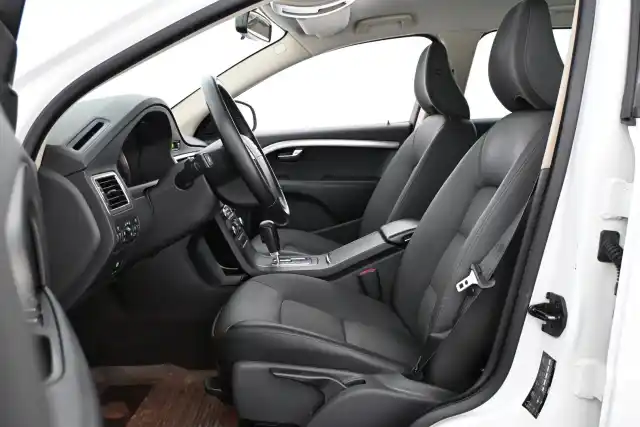 Valkoinen Farmari, Volvo V70 – IOZ-379
