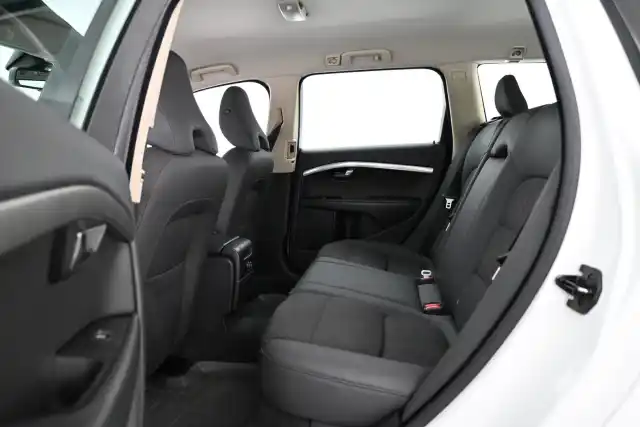 Valkoinen Farmari, Volvo V70 – IOZ-379