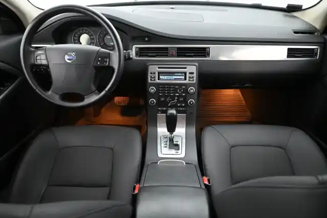 Valkoinen Farmari, Volvo V70 – IOZ-379