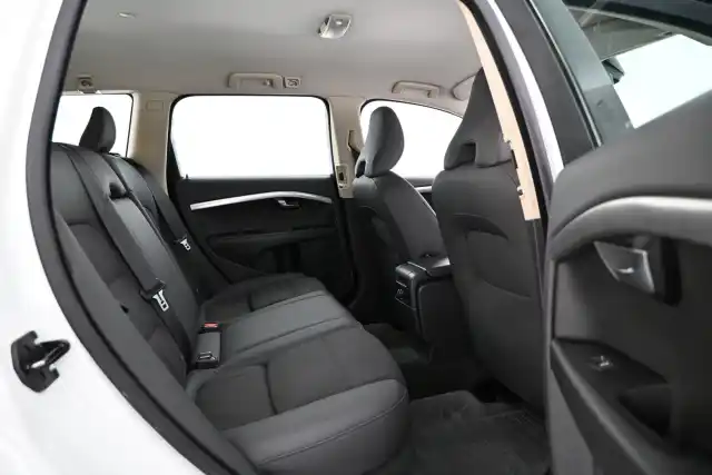Valkoinen Farmari, Volvo V70 – IOZ-379