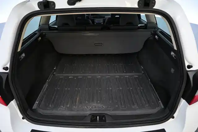 Valkoinen Farmari, Volvo V70 – IOZ-379