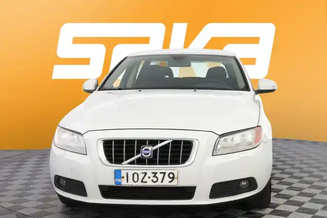 Valkoinen Farmari, Volvo V70 – IOZ-379