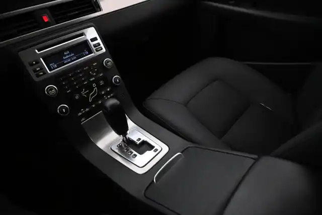 Valkoinen Farmari, Volvo V70 – IOZ-379