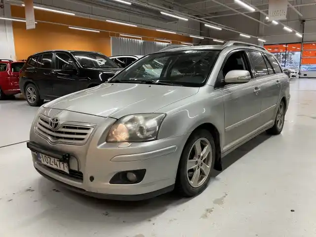 Hopea Farmari, Toyota Avensis – IOZ-477