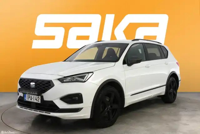 Valkoinen Maastoauto, Seat Tarraco – IPA-142