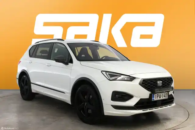 Valkoinen Maastoauto, Seat Tarraco – IPA-142