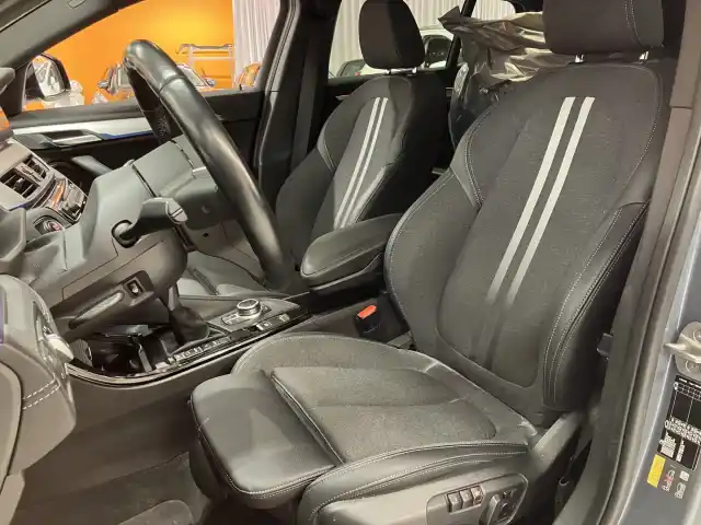 Harmaa Maastoauto, BMW X2 – IPB-228
