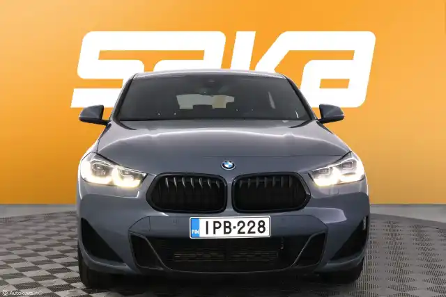 Harmaa Maastoauto, BMW X2 – IPB-228