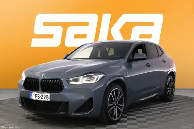 Harmaa Maastoauto, BMW X2 – IPB-228