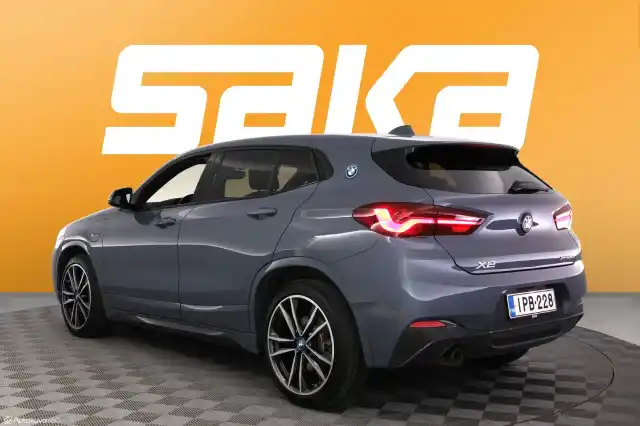 Harmaa Maastoauto, BMW X2 – IPB-228