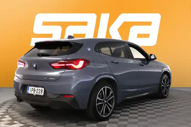 Harmaa Maastoauto, BMW X2 – IPB-228