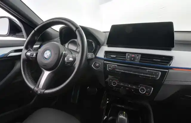 Harmaa Maastoauto, BMW X2 – IPB-228