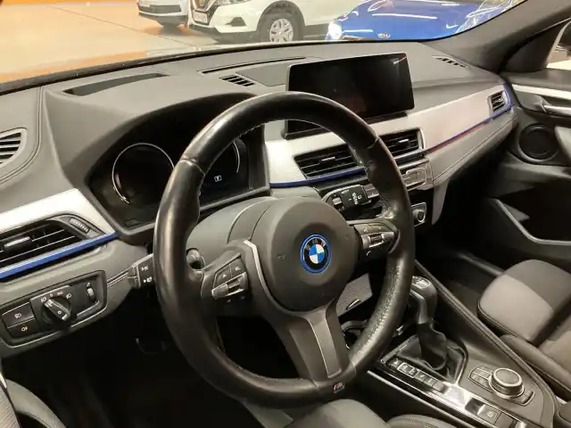 Harmaa Maastoauto, BMW X2 – IPB-228