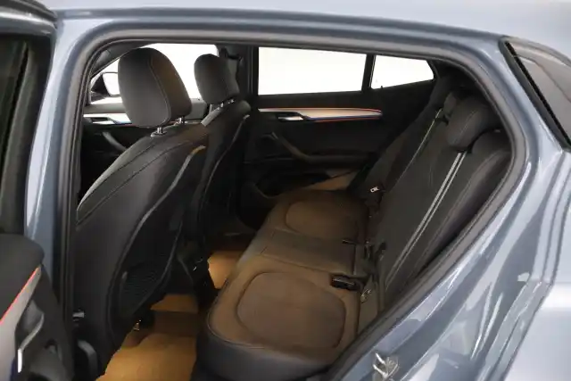 Harmaa Maastoauto, BMW X2 – IPB-228