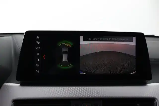 Harmaa Maastoauto, BMW X2 – IPB-228