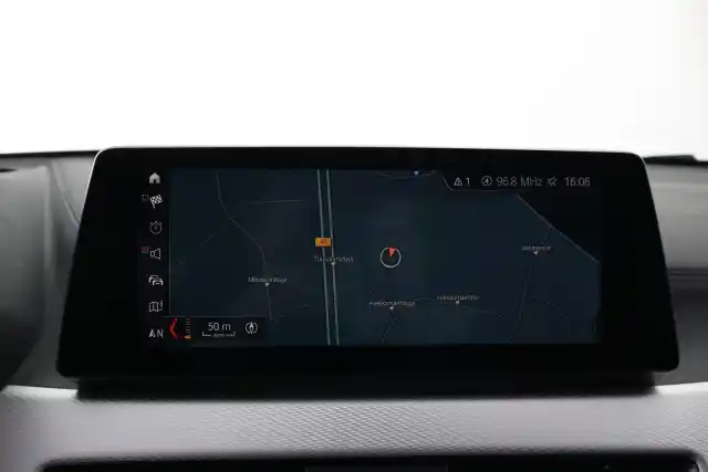Harmaa Maastoauto, BMW X2 – IPB-228