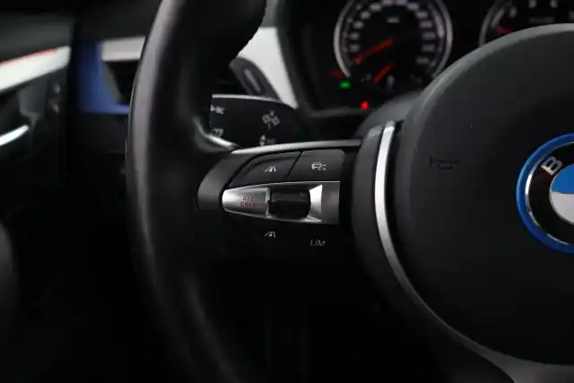 Harmaa Maastoauto, BMW X2 – IPB-228