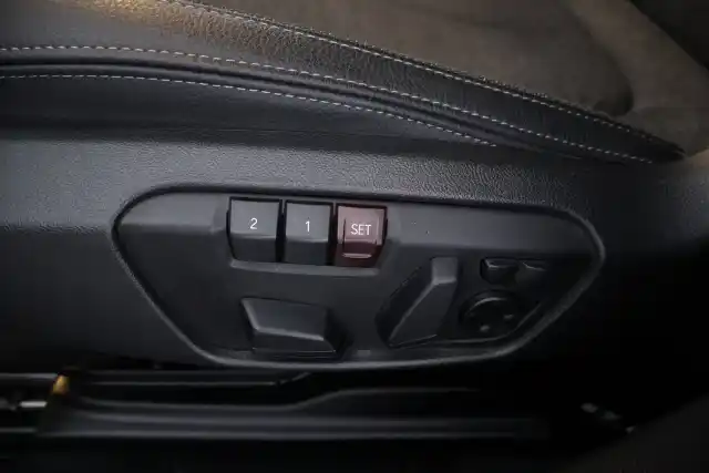 Harmaa Maastoauto, BMW X2 – IPB-228