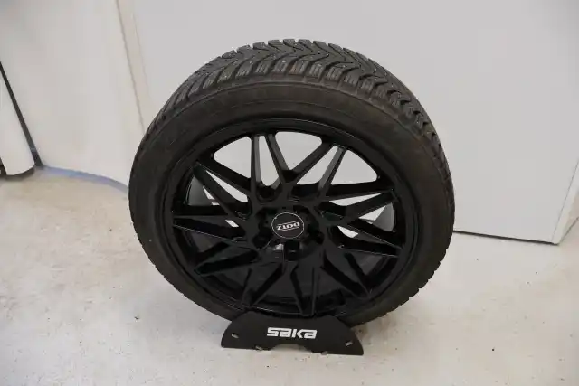 Harmaa Maastoauto, BMW X2 – IPB-228
