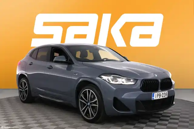 Harmaa Maastoauto, BMW X2 – IPB-228