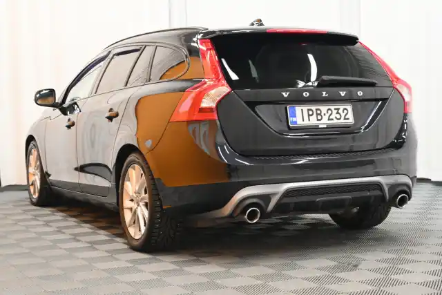 Musta Farmari, Volvo V60 – IPB-232