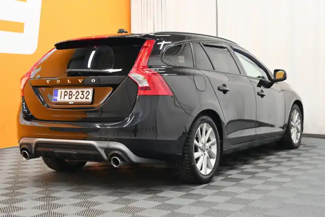 Musta Farmari, Volvo V60 – IPB-232