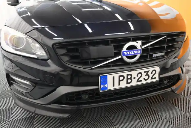 Musta Farmari, Volvo V60 – IPB-232