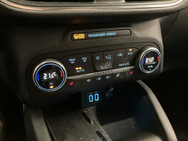 Harmaa Maastoauto, Ford Kuga – IPB-724