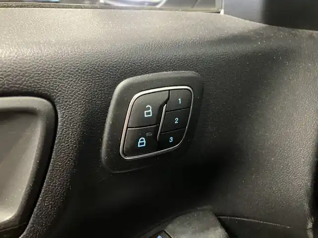 Harmaa Maastoauto, Ford Kuga – IPB-724