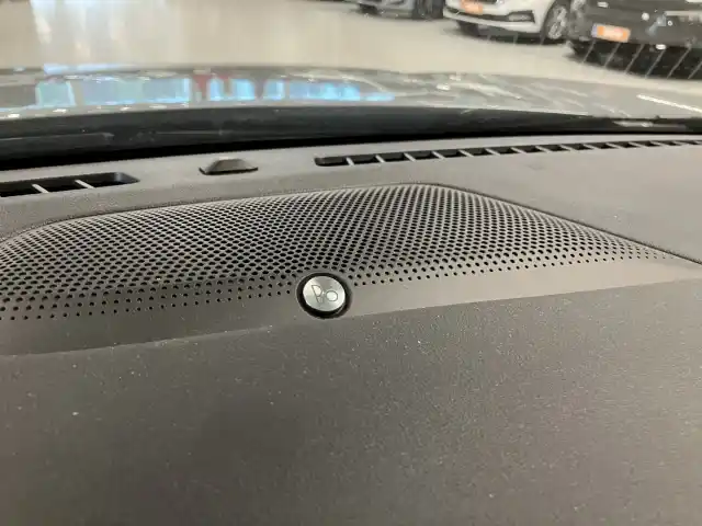 Harmaa Maastoauto, Ford Kuga – IPB-724